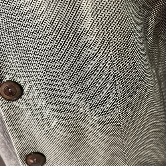 Vintage Yansi Fugel 2-piece suit, classy, front button closure. Size 6 - Picture 9 of 10